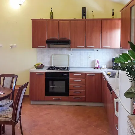 Apartment Gorgeous In With Kitchen